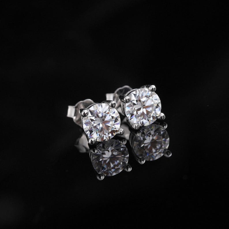 🔥Last Day 70% OFF🔥Classic 4-Prong Moissanite Earrings