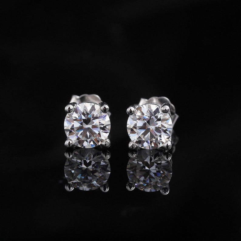 🔥Last Day 70% OFF🔥Classic 4-Prong Moissanite Earrings
